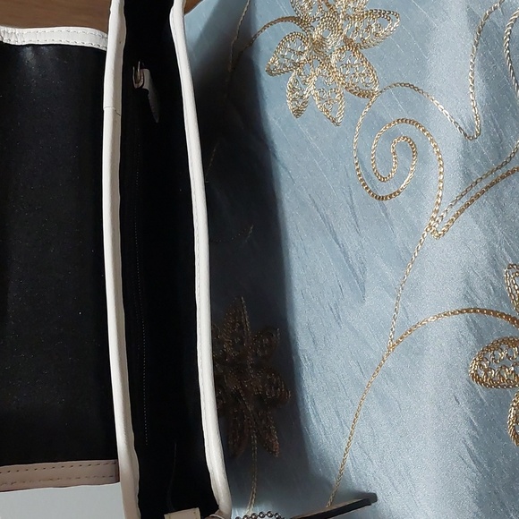 Coach Wristlet Clutch Black White - Picture 7 of 9